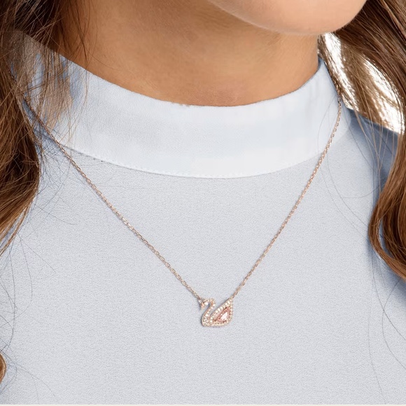 Swarowski pink swan necklace - Picture 4 of 4